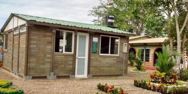 Colombianos fabrican viviendas utilizando plástico reciclable