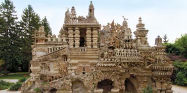 El mensajero que construyó un palacio en 33 años