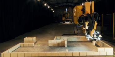 Hadrian X, el robot que construye casas en dos días
